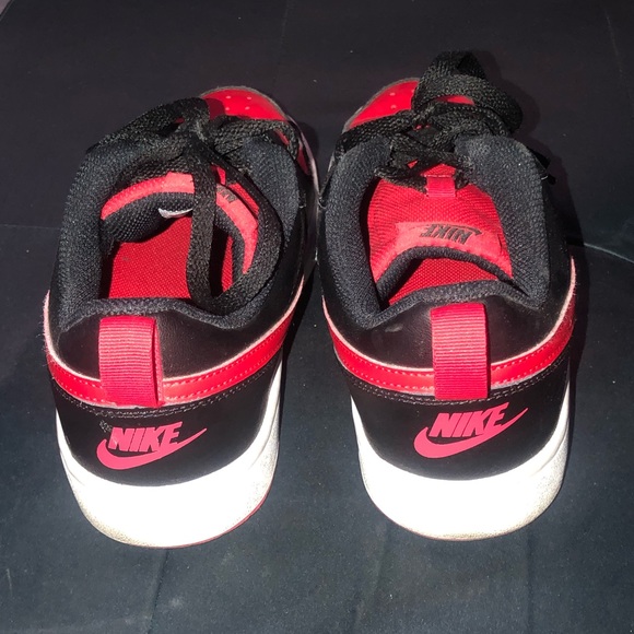 I am saling shoes, the brand is nike the size is 6.5 they are red and black - Picture 4 of 4